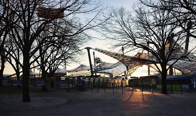 他已经展现